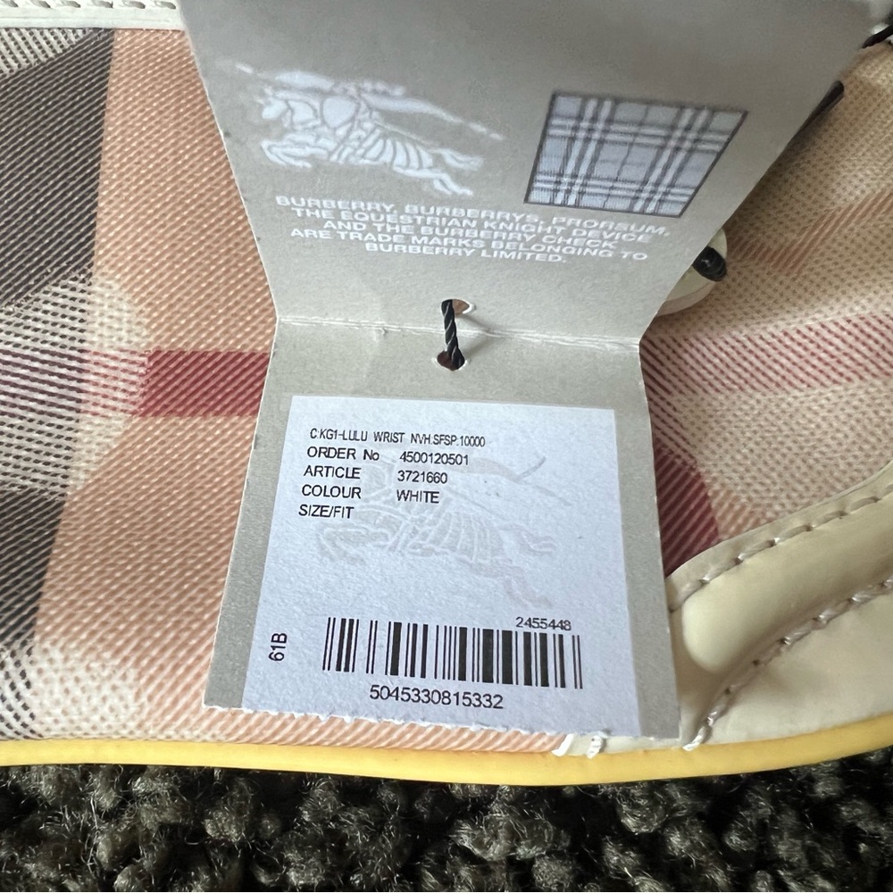 Burberry Heart Charm Wristlet in Cream heart pattern - Picture 6 of 9